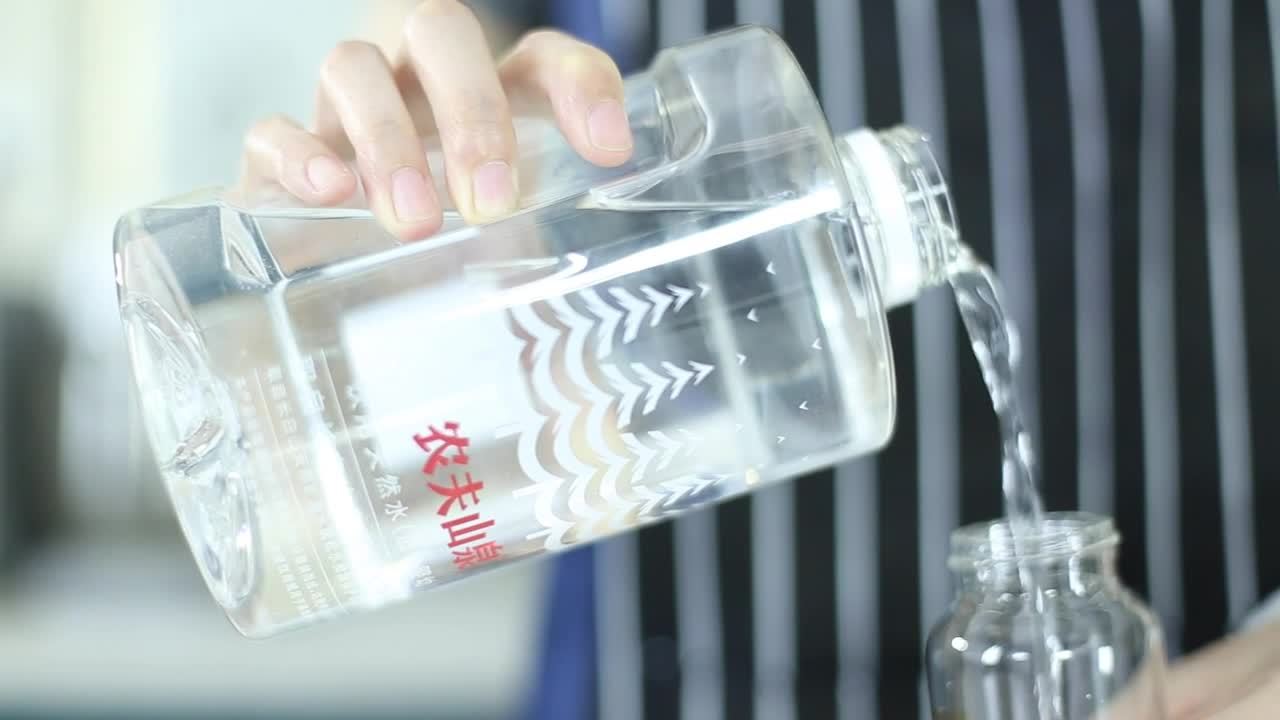 農(nóng)夫山泉天然飲用水